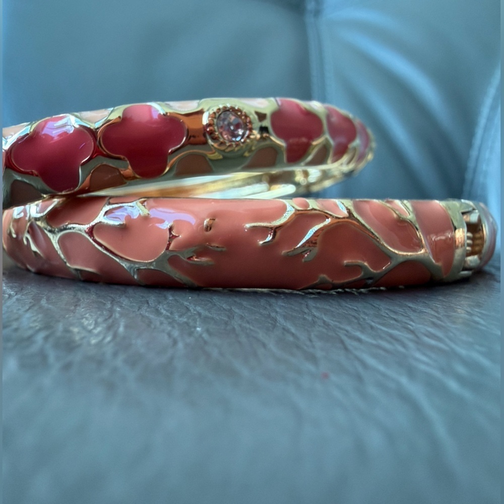 ✨Sequin Set of 3 Sea-Inspired Crystal Bracelets – Gold, beige& Coral 🪸 Tones✨ - Picture 12 of 16
